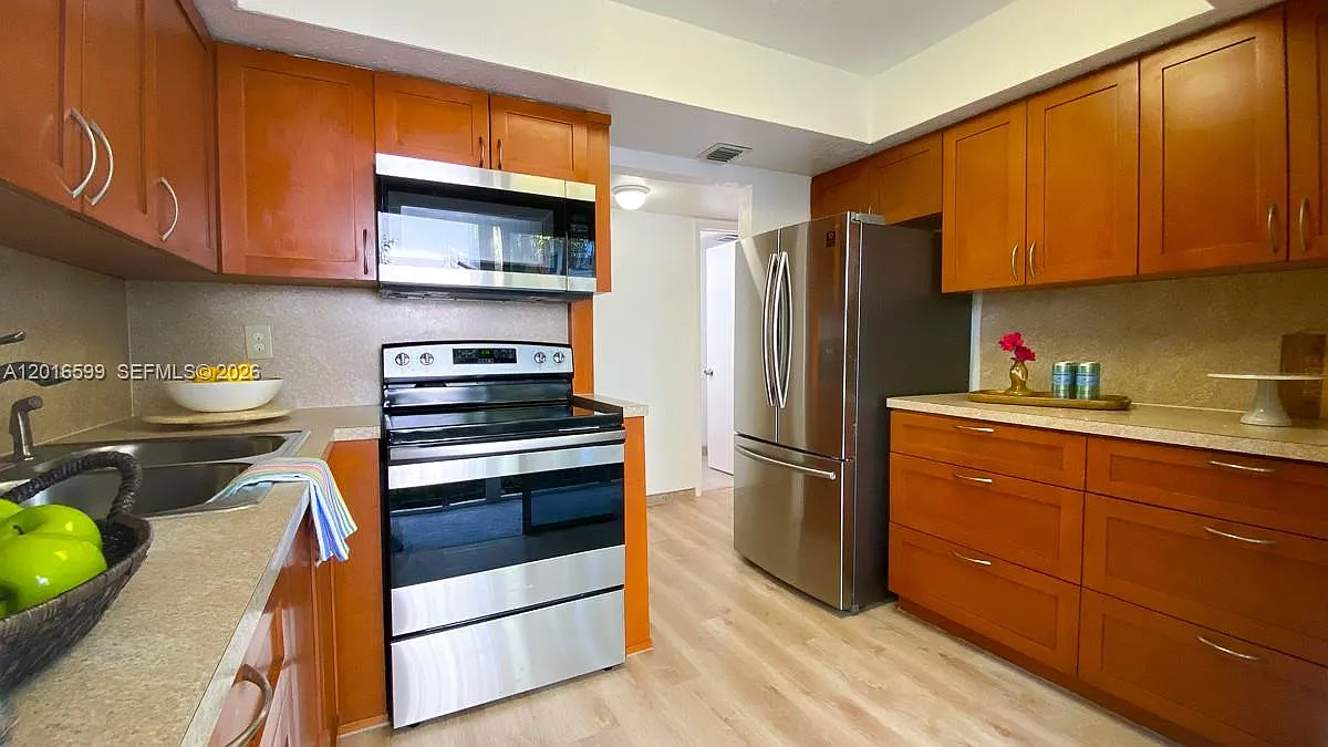 Building Photo - 1821 Jefferson Ave #106