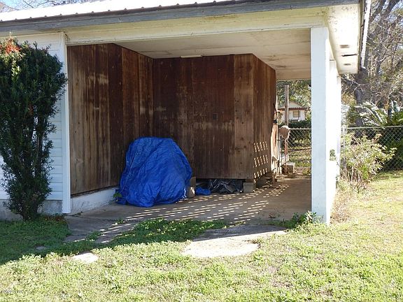 4th image of 1004 N Oklahoma St
