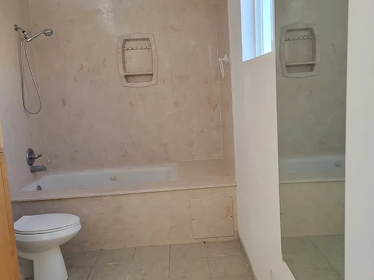 825 Grace St NE — Photo 6