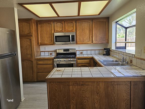 4th image of 521 Calle Grande Cir