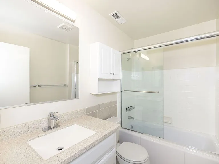 1016 Middle Ave — Photo 11