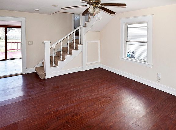 4th image of 2106 Ezra Ave