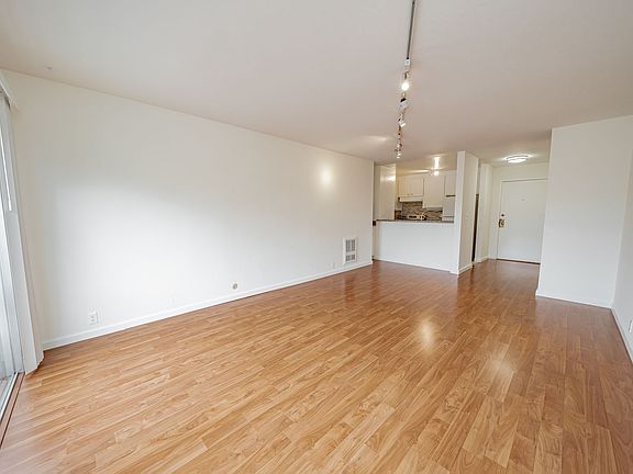 3rd image of 330 Adams St #310