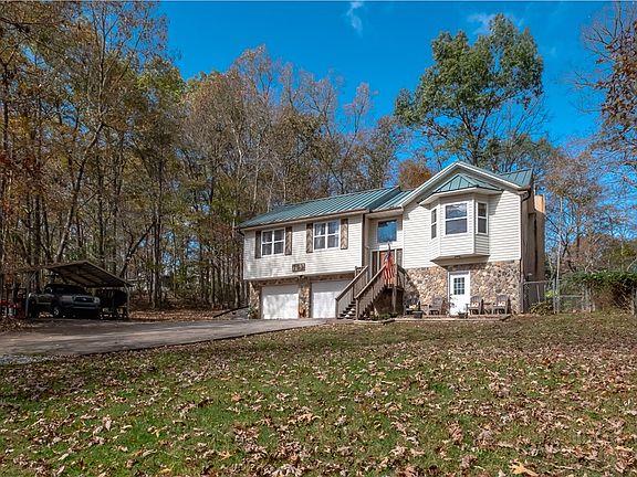 3rd image of 133 Breeze Hill Ln