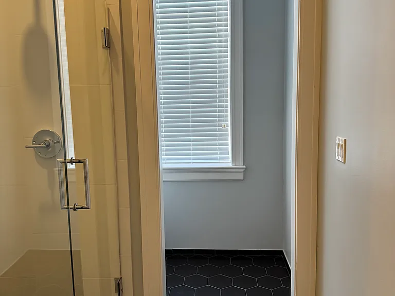 800 N Rendon St #206 — Photo 16