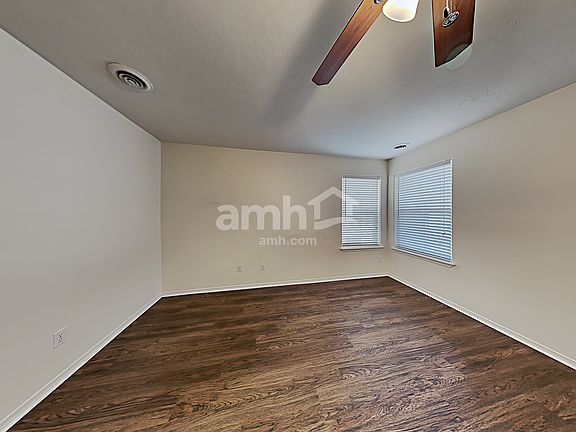 5th image of 724 N Carisbrooke Ave