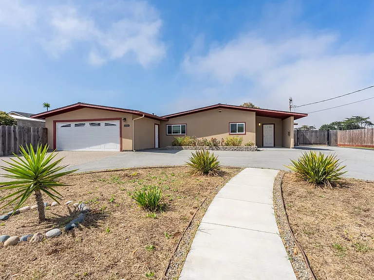 222 Mortimer Ln — Photo 1