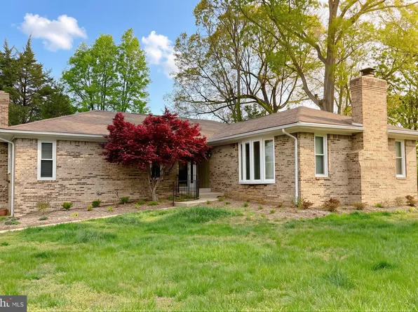 1200 E Patuxent Dr, La Plata, MD 20646