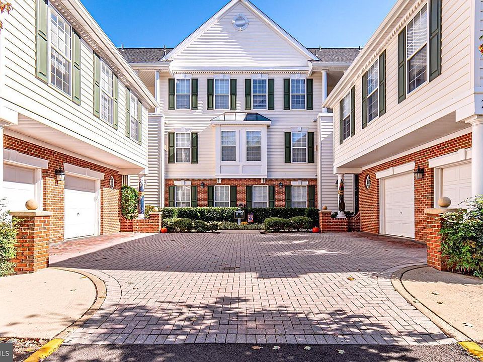 1st image of 25252 Riffleford Sq Unit 204