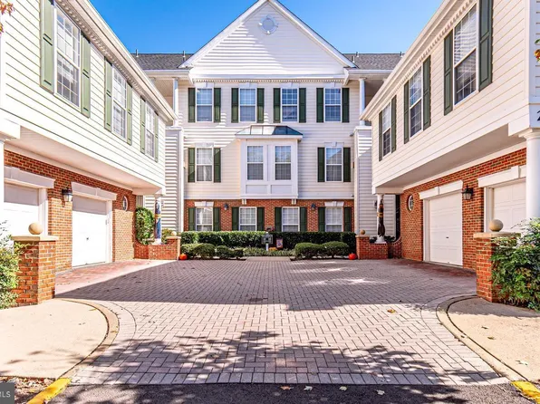 25252 Riffleford Sq Unit 204, South Riding, VA 20152