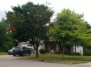 320 Cobblestone Ct, Brighton, MI