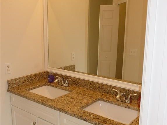 4th image of 1555 Eastlake Ln