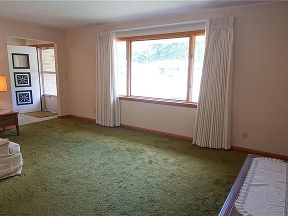 5th image of 898 E Meadowlawn Blvd