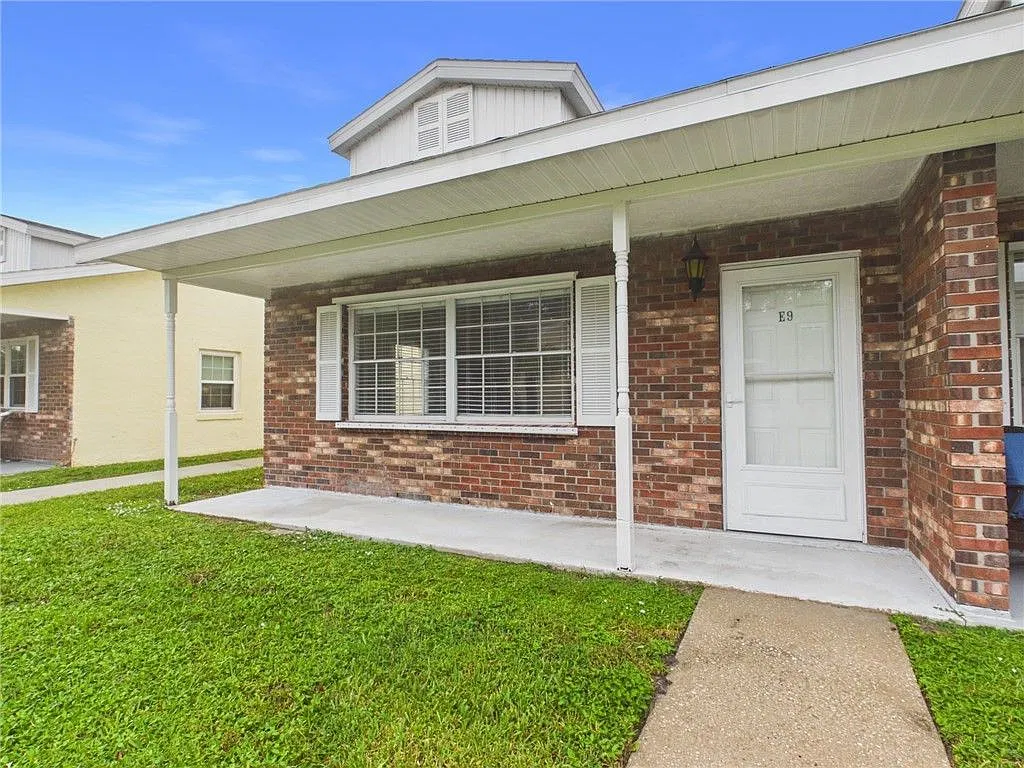 2 bed, 2.0 bath, 882 sqft, $1,800 — Photo 1