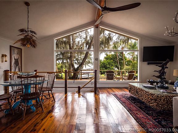4th image of 615 SW Rustic Cir