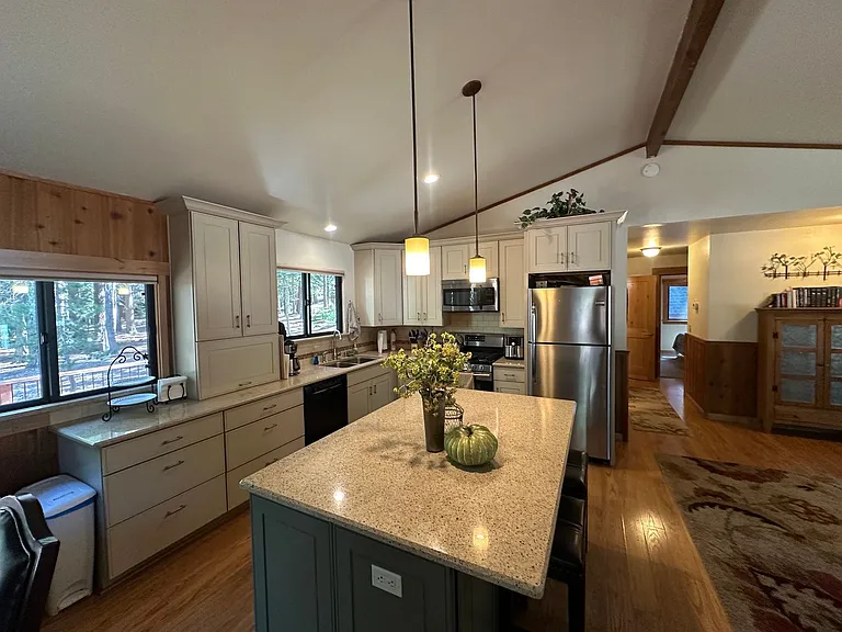 15891 Northwoods Blvd — Photo 6