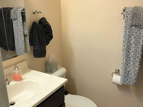 3rd image of 323 Meadow Ct