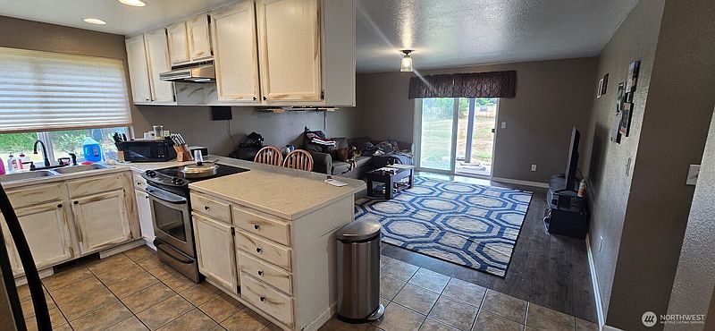 4th image of 3715 Prairie Avenue