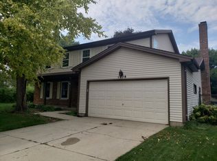 1078 Abbey Dr, Crystal Lake, IL 60014