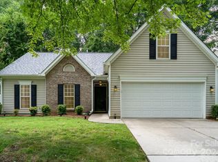 8025 Bella Vista Ct, Charlotte, NC 28216