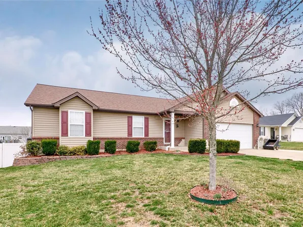 209 Gentle Pine Ln, Winfield, MO 63389