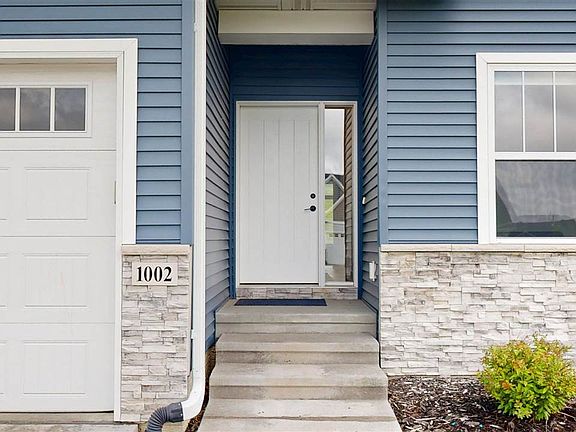 2nd image of 1002 Iris Ave