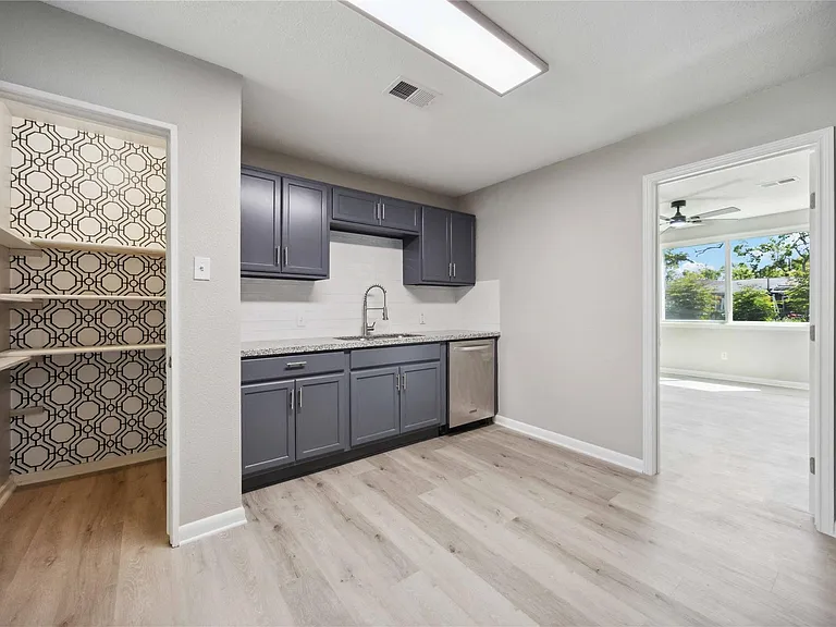 5206 Willow Glen Dr — Photo 8
