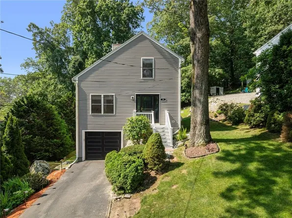 24 Smith St, Lincoln, RI 02865