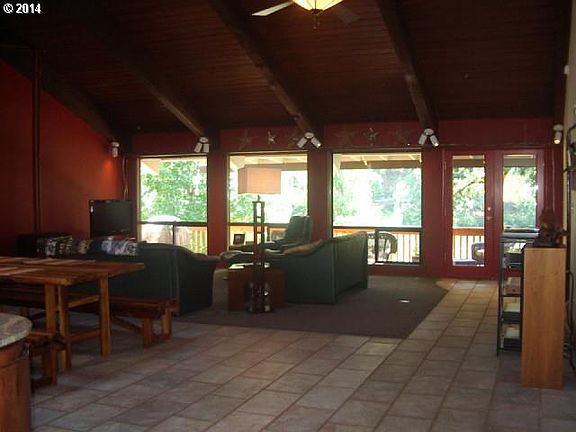 4th image of 110 N River Dr