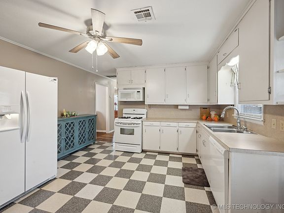 5th image of 1335 N Dorothy Ave