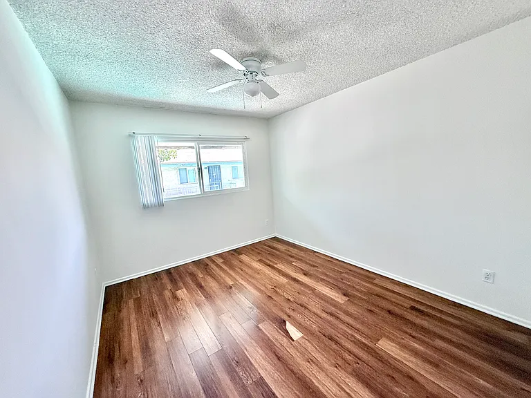 8750 Woodman Ave #21 — Photo 15