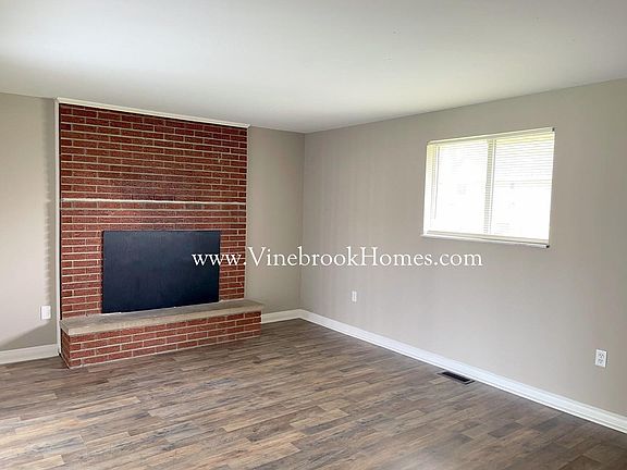 5th image of 506 Avon Oak Ct