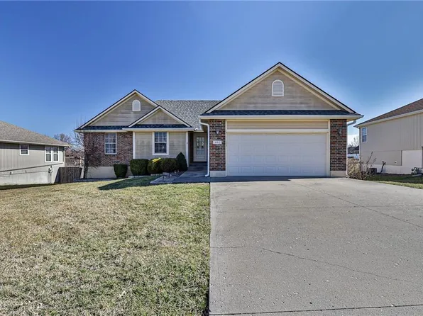 402 College Ter, Odessa, MO 64076
