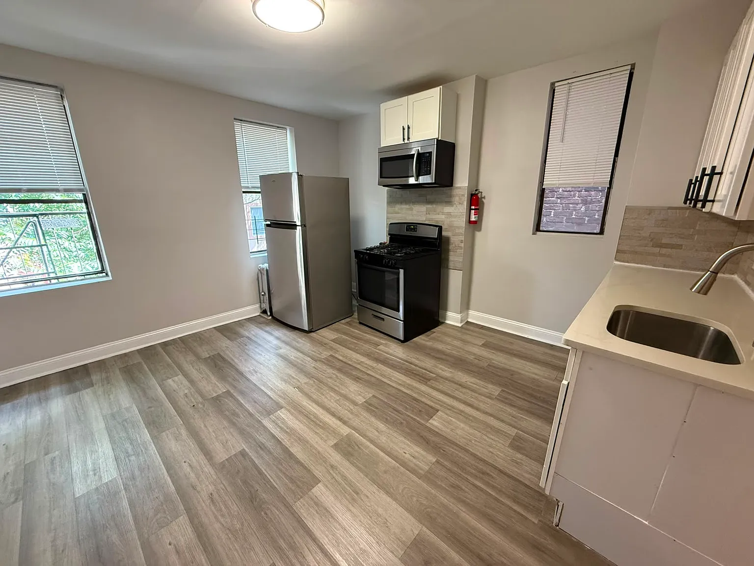 6308 Broadway — Photo 1
