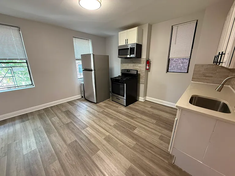 6308 Broadway #5E — Photo 1