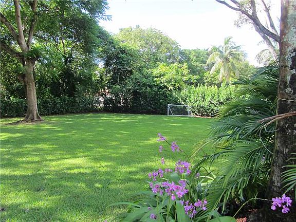 MAGAZINE QUALITY ESTATE - BUCOLIC TROPICAL SETTING