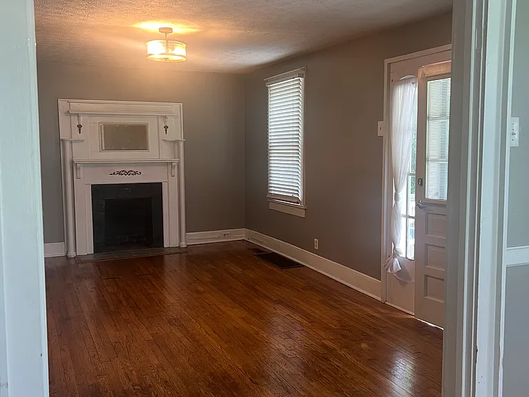 425 Sandy Springs Rd — Photo 5