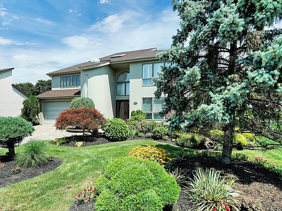 3rd image of 27 Daffodil Dr