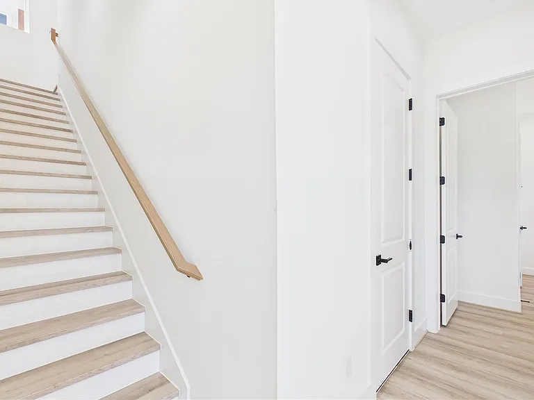 2421 Harrington St — Photo 8