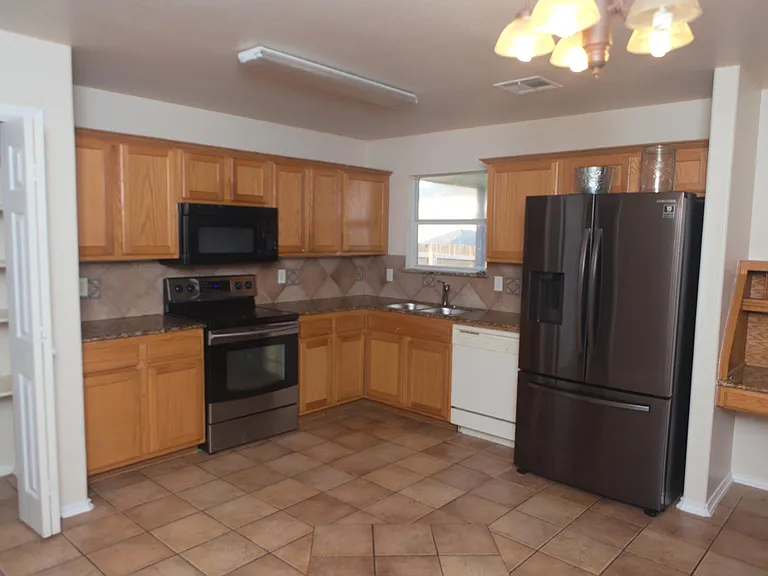 1600 Quarry Dr — Photo 14