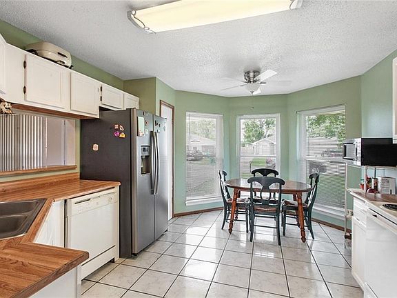 5th image of 2801 Laurie Ln