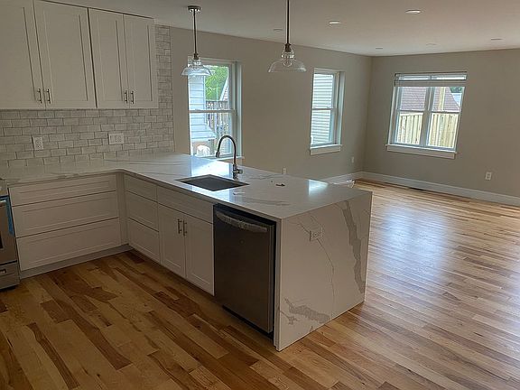 5th image of 115 Belmont Ave
