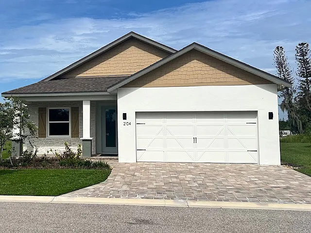 2104 Sarah Way — Photo 1