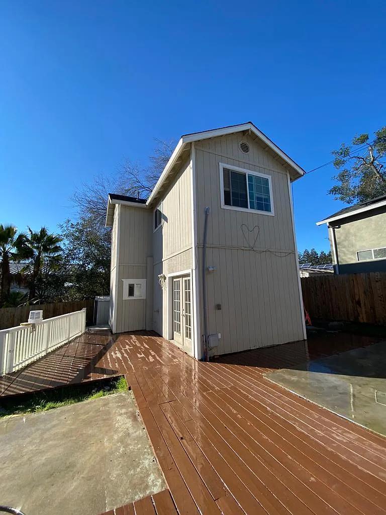 4 Benita Way — Photo 1