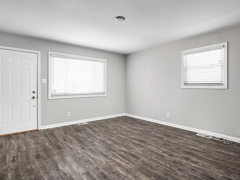2210 Pleasant St — Photo 16