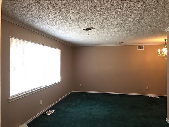 4th image of 2360 Greenland Dr