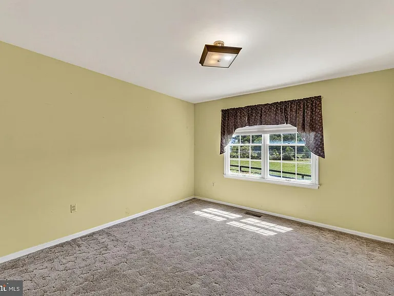 40297 Braddock Rd — Photo 17