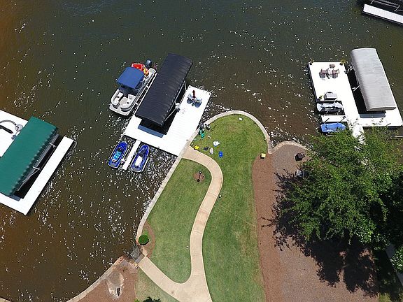 3rd image of 158 Wildwood Dr