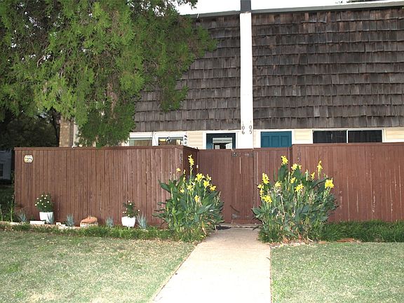 2nd image of 2702 Douglas Ave #106