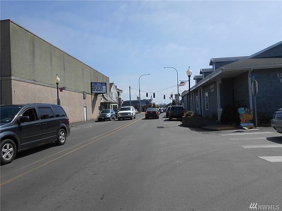 5th image of 209 2nd St NE